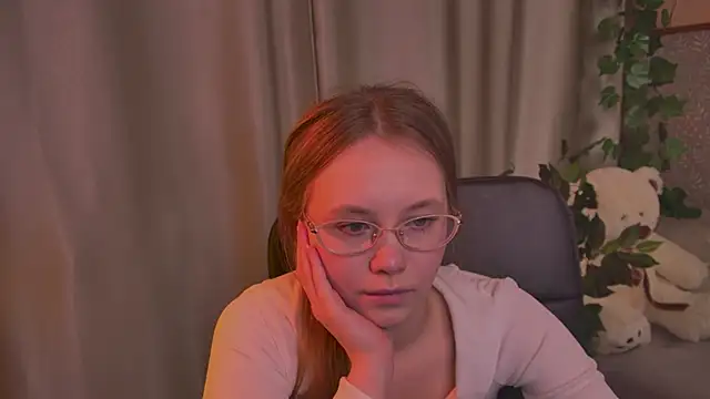 Snapshot of FloraLarsson chatting on 06-05-26, 06:52 FloraLarsson online show from 06-05-26, 06:52