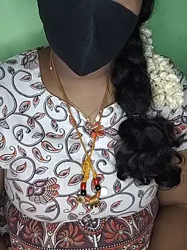 Snapshot of tamil_butterfly chatting on 06-02-26, 06:54 tamil butterfly online show from 06-02-26, 06:54