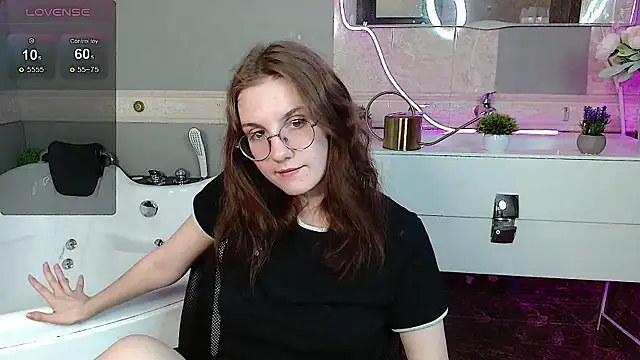 Snapshot of iMagdaLunna chatting on 05-17-26, 08:23 iMagdaLunna online show from 05-17-26, 08:23