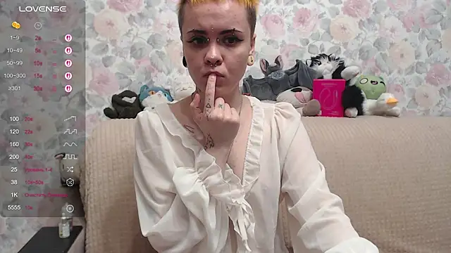 Snapshot of Tessie_sun chatting on 05-26-26, 04:03 Tessie sun online show from 05-26-26, 04:03