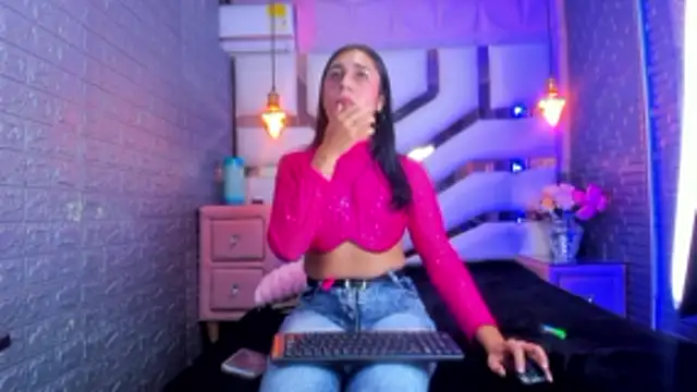 Snapshot of MahiaraHot chatting on 05-06-26, 02:19 MahiaraHot online show from 05-06-26, 02:19