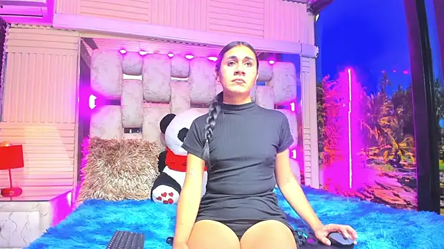 Snapshot of MahiaraHot chatting on 06-12-26, 01:54 MahiaraHot online show from 06-12-26, 01:54