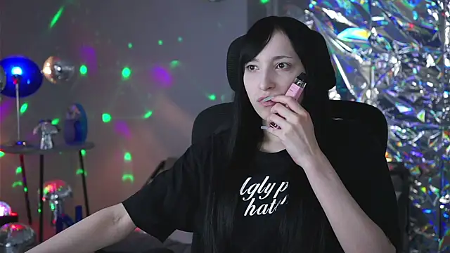Snapshot of SeraphineSparda chatting on 05-20-26, 02:56 SeraphineSparda online show from 05-20-26, 02:56