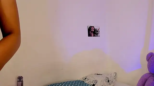 Snapshot of Violetta_cam_ chatting on 06-05-26, 02:29 Violetta cam online show from 06-05-26, 02:29