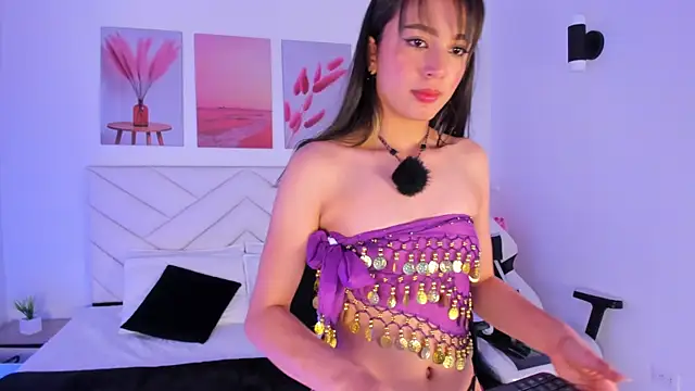 Snapshot of trixxie_18 chatting on 05-10-26, 11:43 trixxie 18 online show from 05-10-26, 11:43