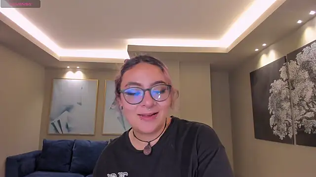 Snapshot of LoiseHarper chatting on 05-10-26, 11:21 LoiseHarper online show from 05-10-26, 11:21