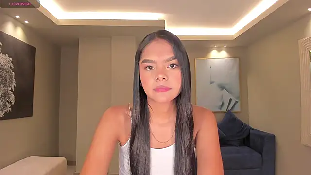 Snapshot of SaphiraJames chatting on 05-26-26, 02:40 SaphiraJames online show from 05-26-26, 02:40