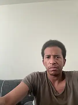 Snapshot of Ooohtoolee chatting on 05-19-26, 05:19 Ooohtoolee online show from 05-19-26, 05:19
