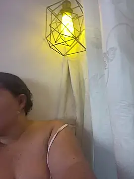 Snapshot of evereskira chatting on 05-12-26, 10:40 evereskira online show from 05-12-26, 10:40