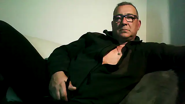 Snapshot of Soloyan chatting on 11-25-25, 10:43 Soloyan online show from 11-25-25, 10:43