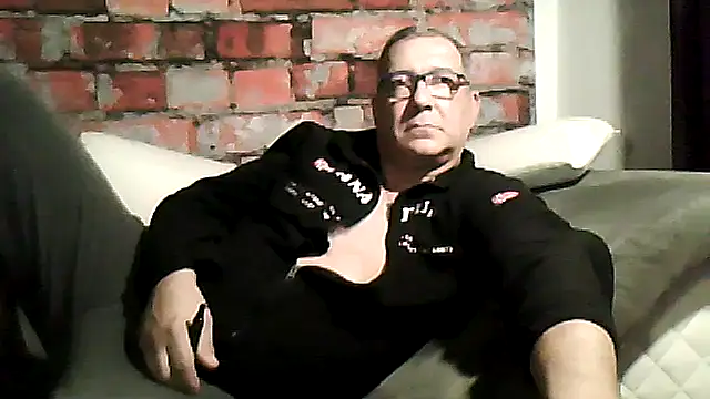 Snapshot of Soloyan chatting on 12-20-25, 11:23 Soloyan online show from 12-20-25, 11:23