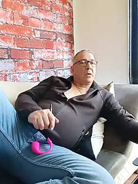 Snapshot of Soloyan chatting on 03-12-26, 12:55 Soloyan online show from 03-12-26, 12:55