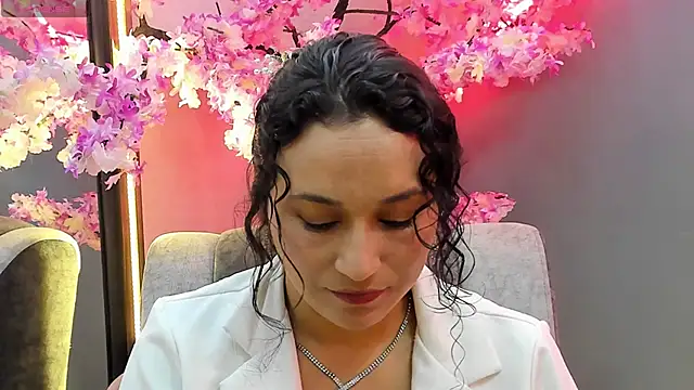 Snapshot of Elizabeth_bennett chatting on 06-13-26, 04:27 Elizabeth bennett online show from 06-13-26, 04:27