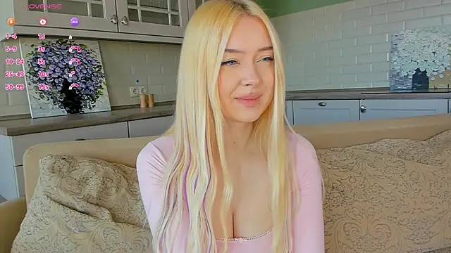 Snapshot of Chanelbayerr chatting on 06-26-26, 03:44 Chanelbayerr online show from 06-26-26, 03:44