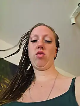 Snapshot of SweetGermanAlina chatting on 06-29-26, 08:20 SweetGermanAlina online show from 06-29-26, 08:20