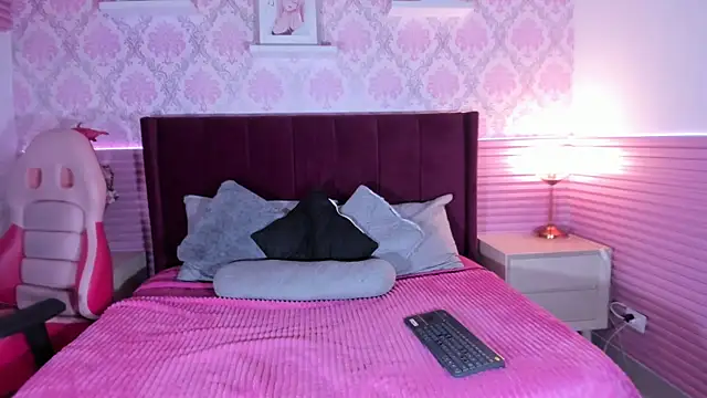 Snapshot of MiaBlaze chatting on 06-20-26, 03:31 MiaBlaze online show from 06-20-26, 03:31
