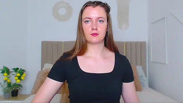 Snapshot of Cutie_blushh chatting on 06-19-26, 06:40 Cutie blushh online show from 06-19-26, 06:40