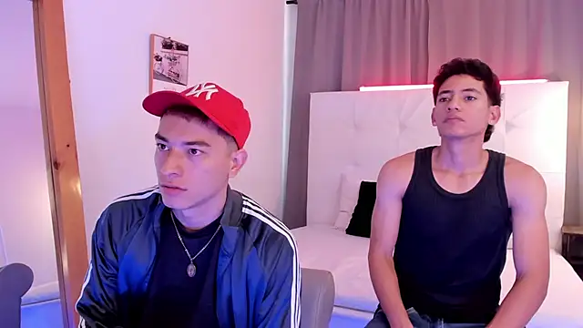Snapshot of Alejo-and-Thiago chatting on 05-03-26, 01:17 Alejo-and-Thiago online show from 05-03-26, 01:17