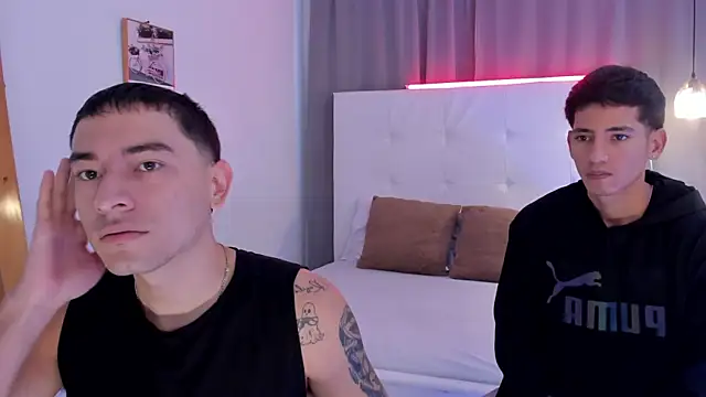 Snapshot of Alejo-and-Thiago chatting on 05-22-26, 12:11 Alejo-and-Thiago online show from 05-22-26, 12:11