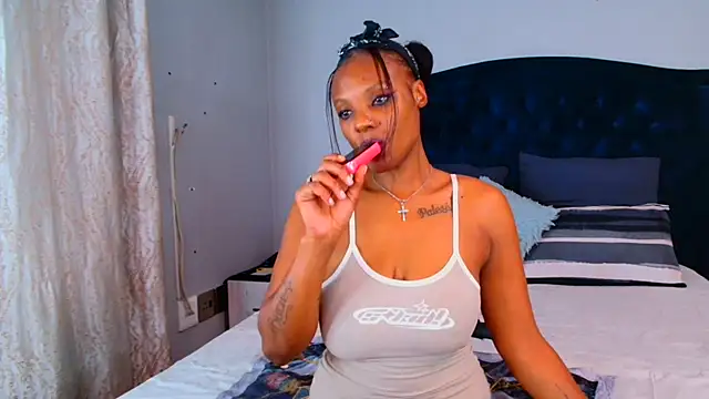 Snapshot of KillarRose chatting on 05-22-26, 01:06 KillarRose online show from 05-22-26, 01:06