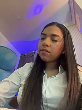 Snapshot of Dulcerouss__ chatting on 05-26-26, 11:39 Dulcerouss online show from 05-26-26, 11:39