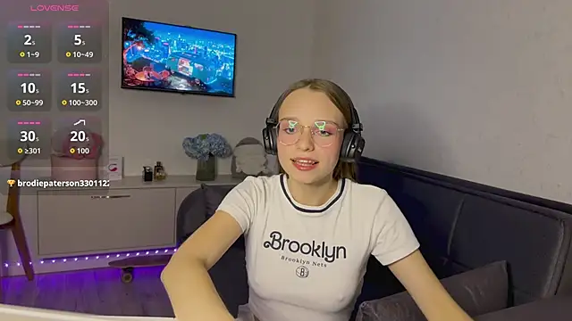 Snapshot of AmyYammy chatting on 06-17-26, 06:09 AmyYammy online show from 06-17-26, 06:09