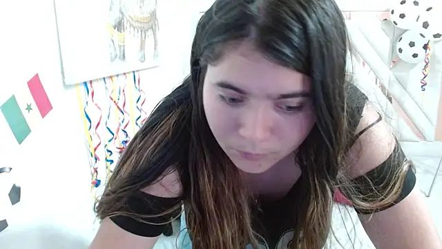 Snapshot of Laurha_ chatting on 06-25-26, 07:29 Laurha online show from 06-25-26, 07:29