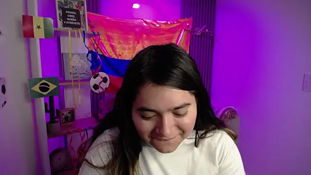 Snapshot of Laurha_ chatting on 07-15-26, 12:10 Laurha online show from 07-15-26, 12:10