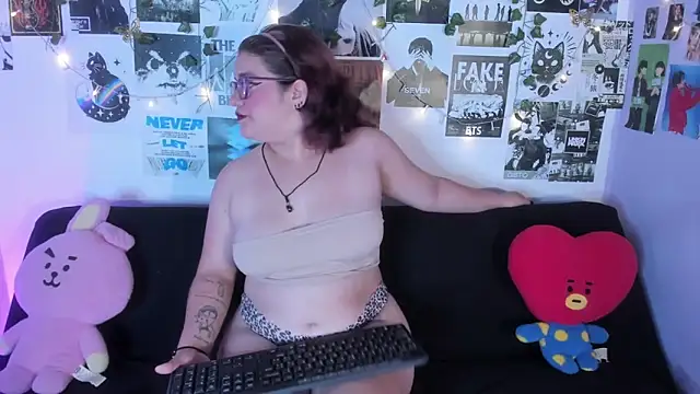Snapshot of helleen21 chatting on 05-15-26, 04:19 helleen21 online show from 05-15-26, 04:19
