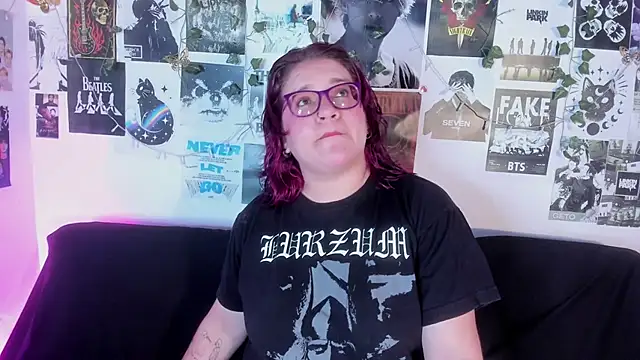 Snapshot of helleen21 chatting on 06-06-26, 07:24 helleen21 online show from 06-06-26, 07:24