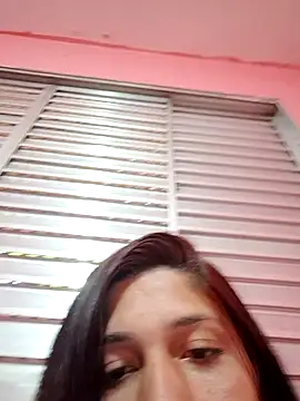 Snapshot of nessaflors2 chatting on 06-19-26, 04:00 nessaflors2 online show from 06-19-26, 04:00