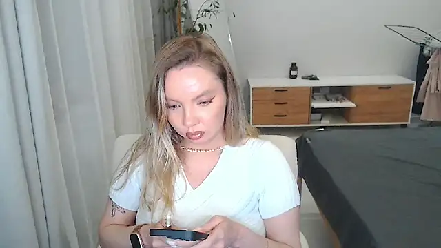 PolinaXXXXXJones online show from 05-07-26, 06:35