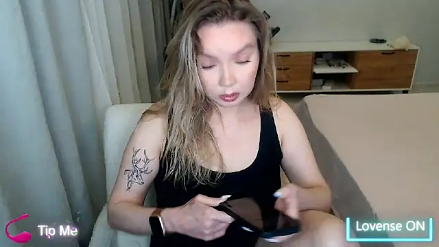 Snapshot of PolinaXXXXXJones chatting on 05-12-26, 06:38 PolinaXXXXXJones online show from 05-12-26, 06:38