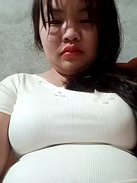 Snapshot of Lily_Henry chatting on 05-05-26, 02:47 Lily Henry online show from 05-05-26, 02:47