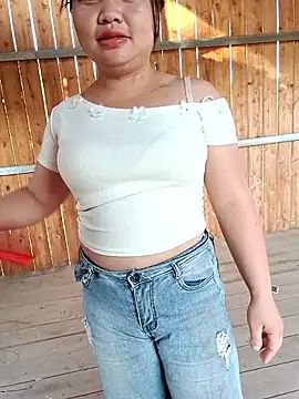 Snapshot of Lily_Henry chatting on 05-25-26, 11:33 Lily Henry online show from 05-25-26, 11:33