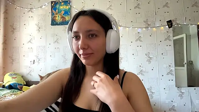 Snapshot of SheeringGape chatting on 05-18-26, 04:07 SheeringGape online show from 05-18-26, 04:07
