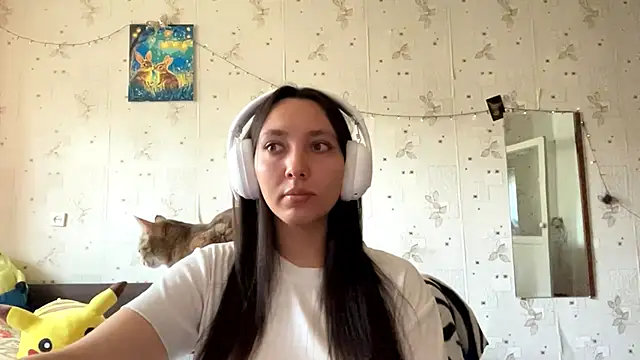 Snapshot of SheeringGape chatting on 05-19-26, 01:33 SheeringGape online show from 05-19-26, 01:33