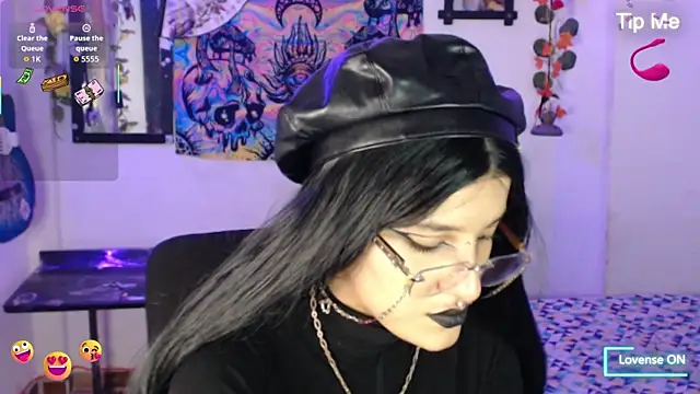 Snapshot of bastethott chatting on 06-20-26, 10:34 bastethott online show from 06-20-26, 10:34