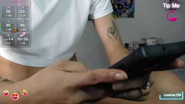 Snapshot of bastethott chatting on 07-15-26, 08:41 bastethott online show from 07-15-26, 08:41