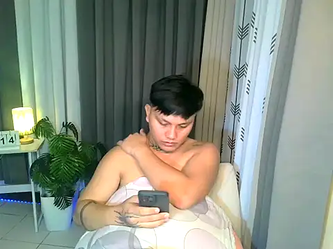 Snapshot of Ashtonfuckingboi chatting on 05-14-26, 01:07 Ashtonfuckingboi online show from 05-14-26, 01:07