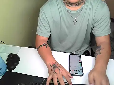 Snapshot of Ashtonfuckingboi chatting on 06-01-26, 07:48 Ashtonfuckingboi online show from 06-01-26, 07:48