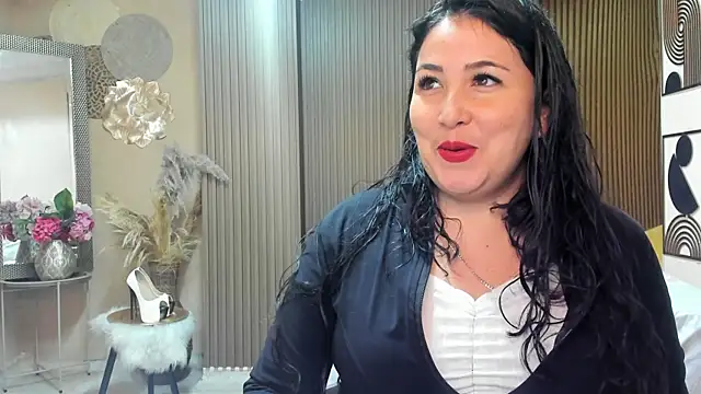 BBWLuxuryMuse online show from 05-25-26, 11:38