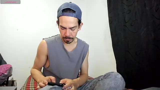 Snapshot of Piter_Drako chatting on 06-17-26, 10:43 Piter Drako online show from 06-17-26, 10:43