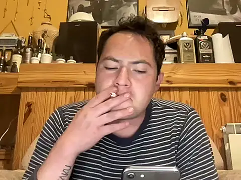 Snapshot of alecsgzz chatting on 05-08-26, 12:27 alecsgzz online show from 05-08-26, 12:27