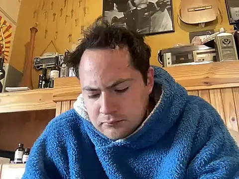 Snapshot of alecsgzz chatting on 05-12-26, 05:21 alecsgzz online show from 05-12-26, 05:21
