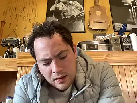 Snapshot of alecsgzz chatting on 05-15-26, 02:24 alecsgzz online show from 05-15-26, 02:24