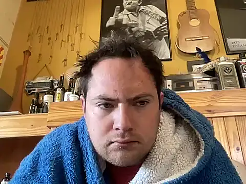 Snapshot of alecsgzz chatting on 05-18-26, 02:56 alecsgzz online show from 05-18-26, 02:56