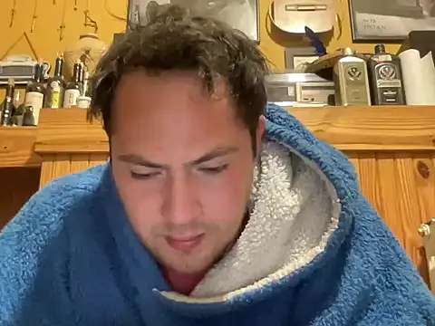 Snapshot of alecsgzz chatting on 05-19-26, 04:41 alecsgzz online show from 05-19-26, 04:41