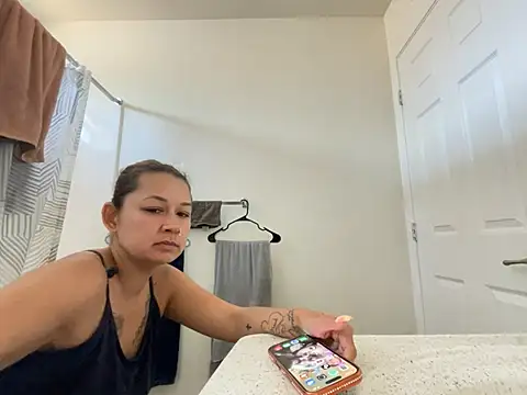 Snapshot of Baybeecakes chatting on 05-19-26, 03:29 Baybeecakes online show from 05-19-26, 03:29