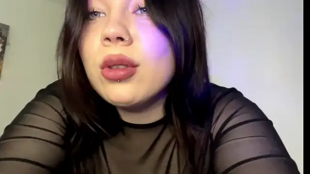 Snapshot of Amili67 chatting on 05-19-26, 02:45 Amili67 online show from 05-19-26, 02:45